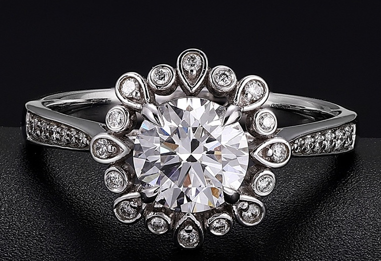 18K Gold Lab-Grown Diamond Ring