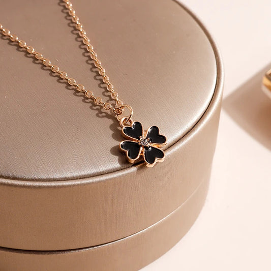 Black Clover Elegance – Gold Necklace
