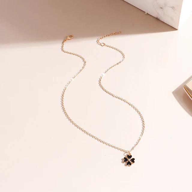Black Clover Elegance – Gold Necklace