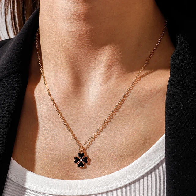 Black Clover Elegance – Gold Necklace