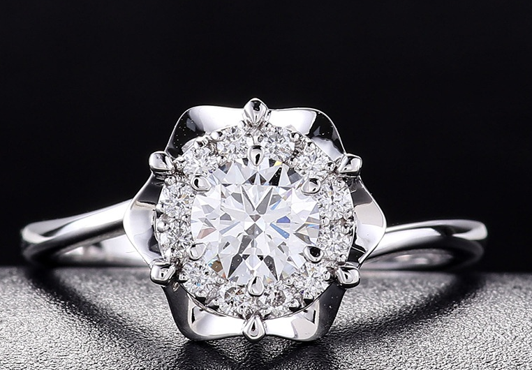 18K Gold Lab-Grown Diamond Ring