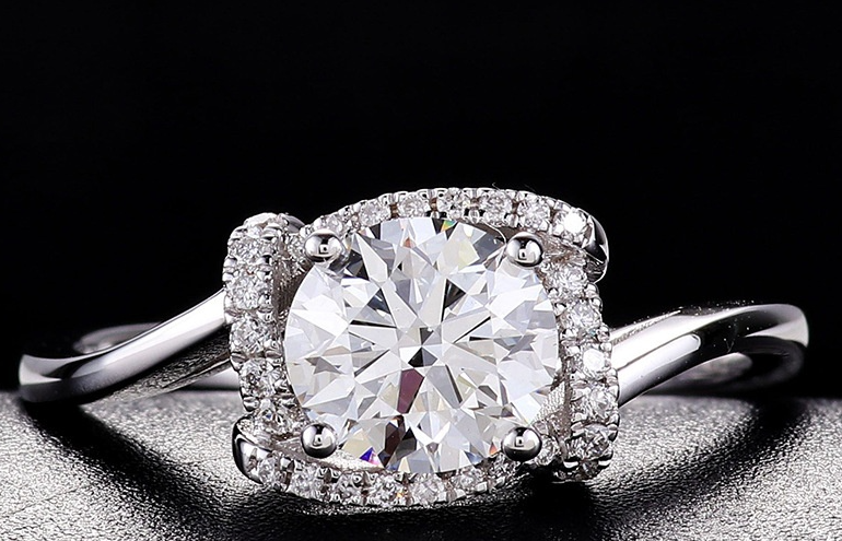 18K Gold Lab-Grown Diamond Ring