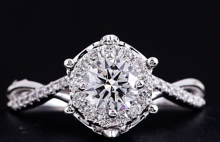 18K Gold Lab-Grown Diamond Ring