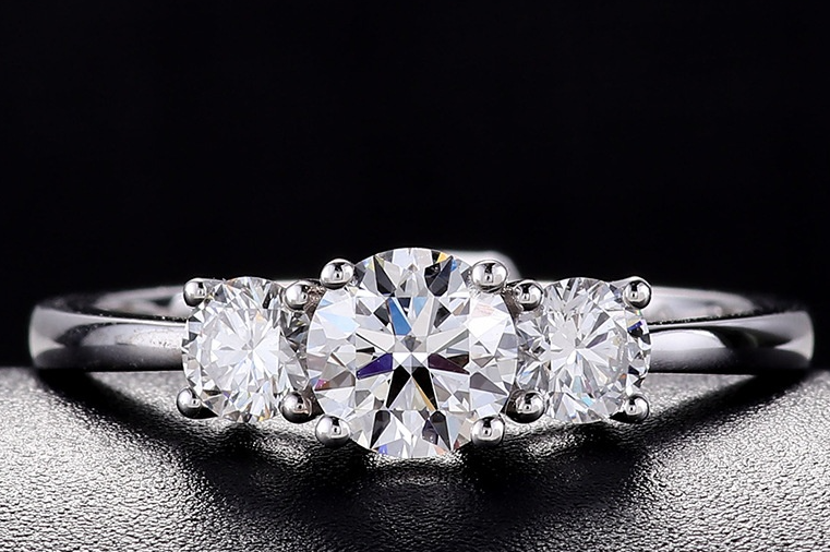 18K Gold Lab-Grown Diamond Ring