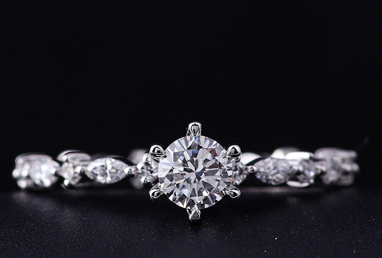18K Gold Lab-Grown Diamond Ring